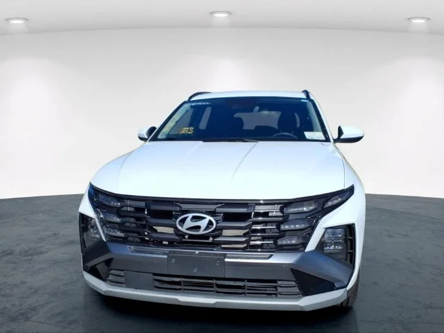 Used 2025 White Hyundai SEL image 6