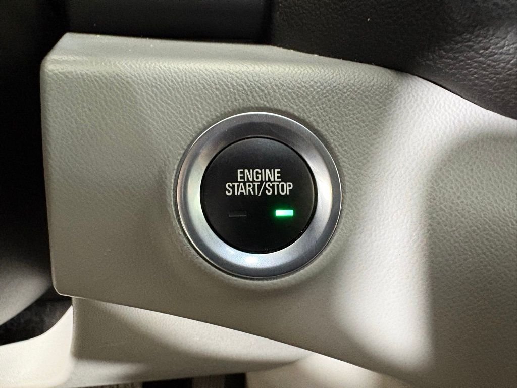 Used 2024 White GMC SLT image 31