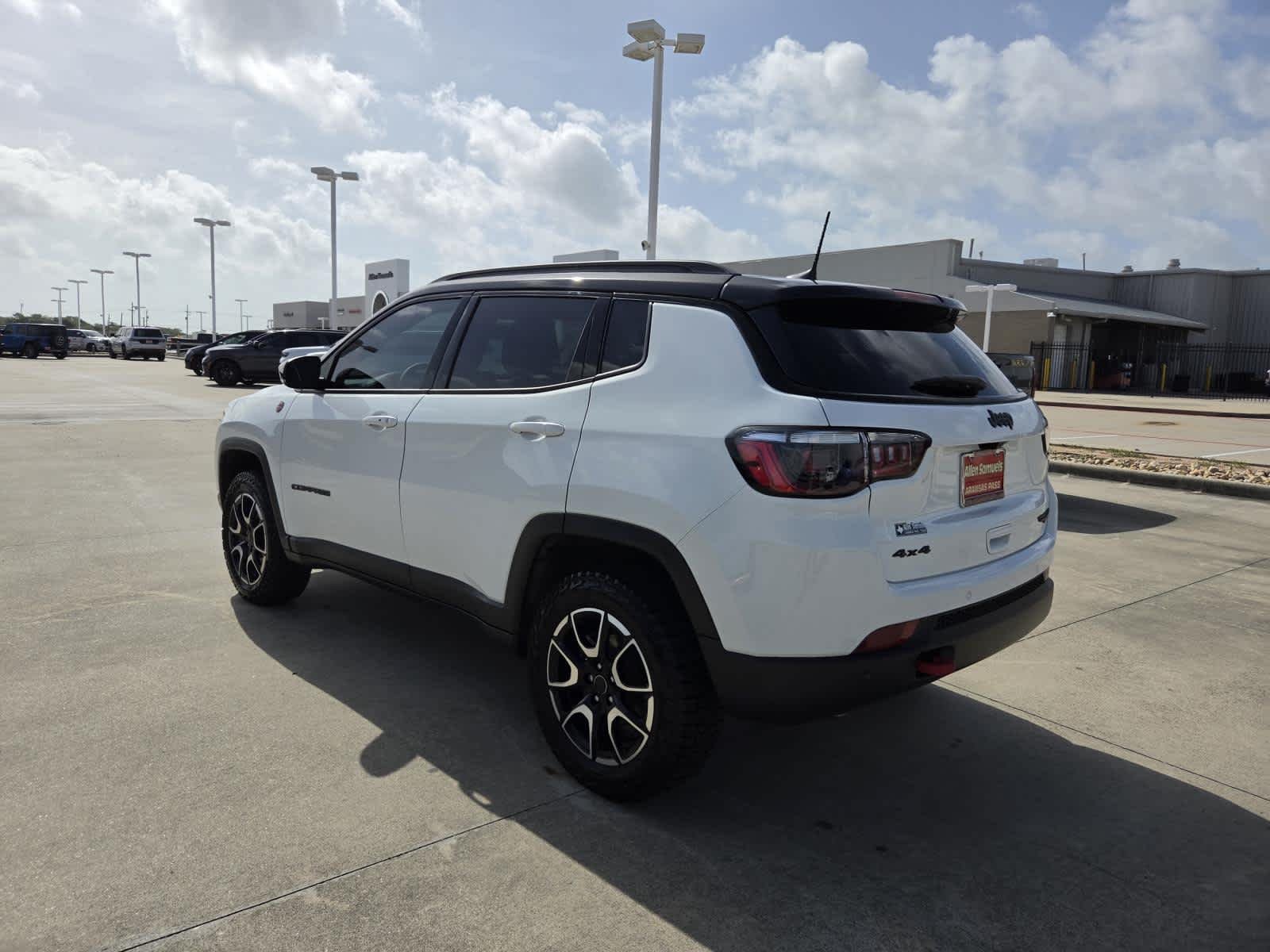 New 2026 Bright White Clearcoat Jeep Trailhawk image 3