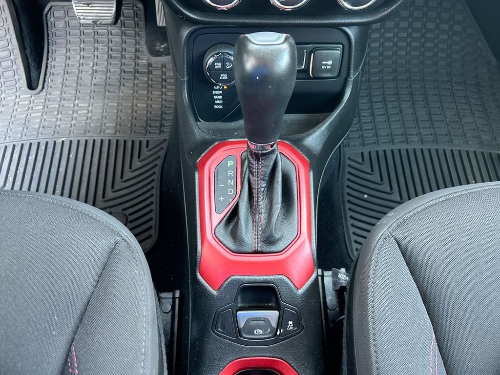 Used 2016 Gray Jeep Trailhawk image 15