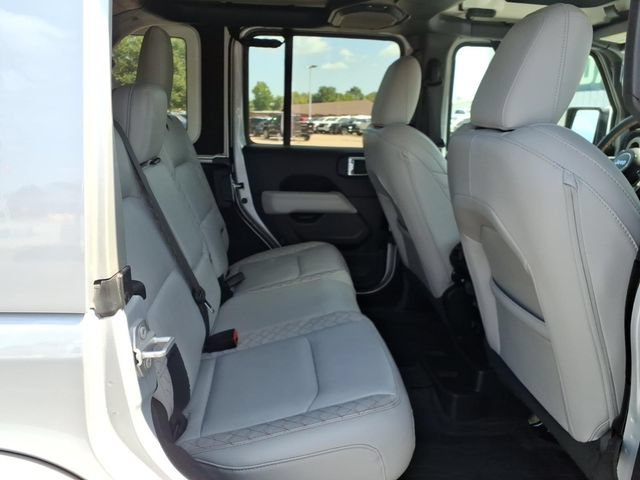 Used 2023  Jeep High Altitude image 16