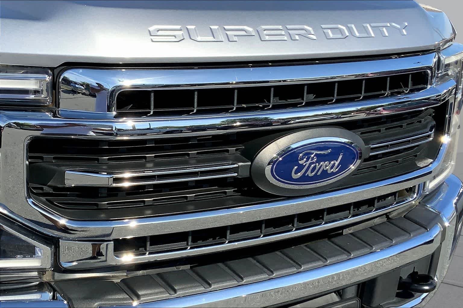 Used 2020 Iconic Silver Metallic Ford LARIAT image 28