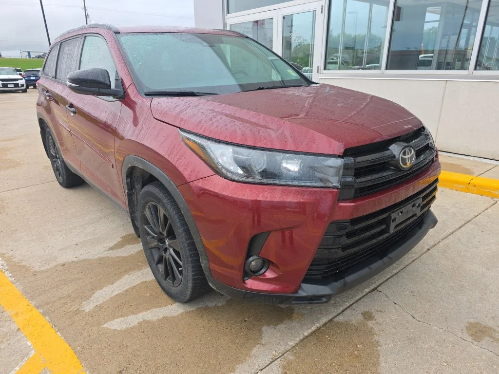 Used 2019 Red Toyota SE image 1