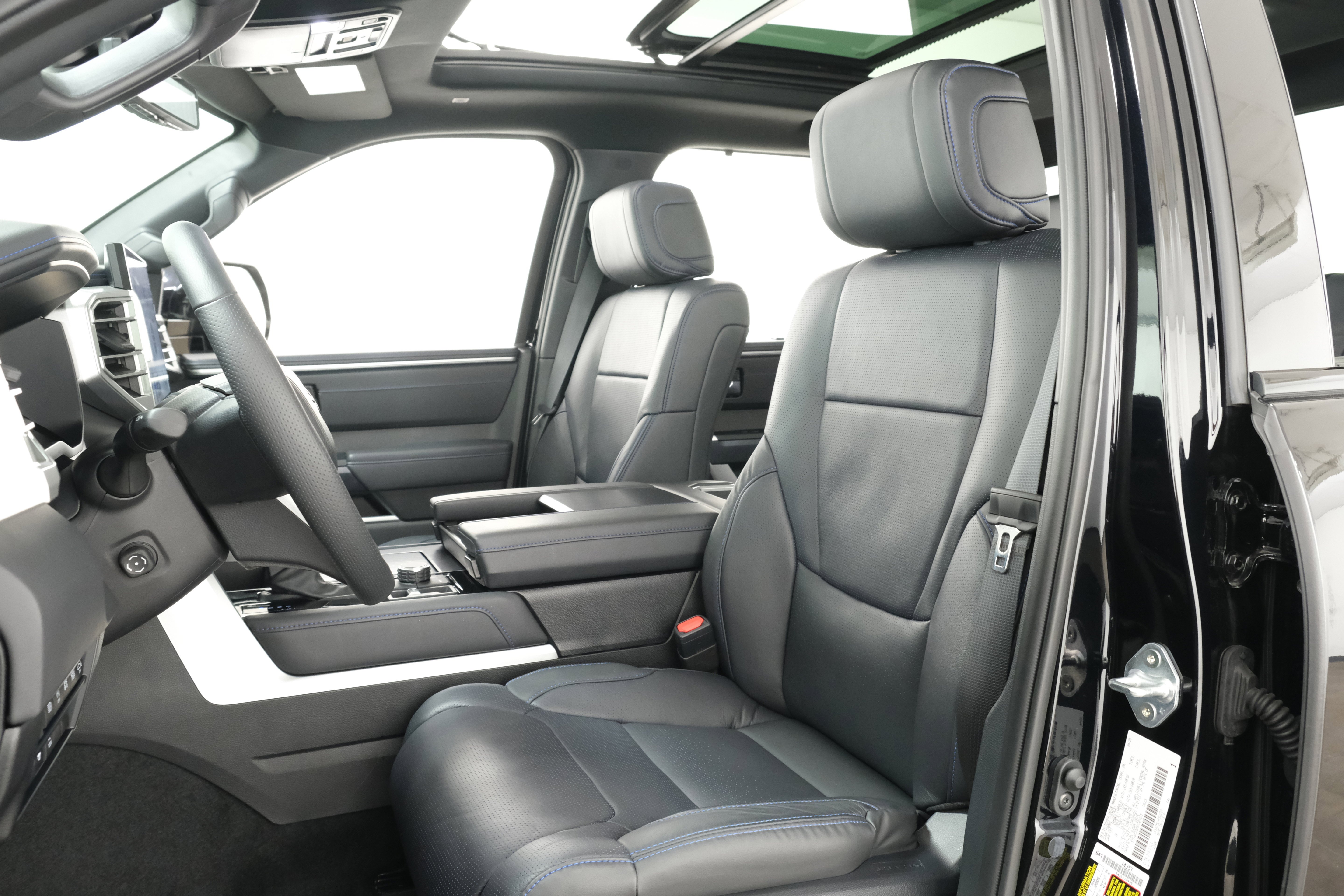 2025 Toyota Tundra Platinum - Photo 32