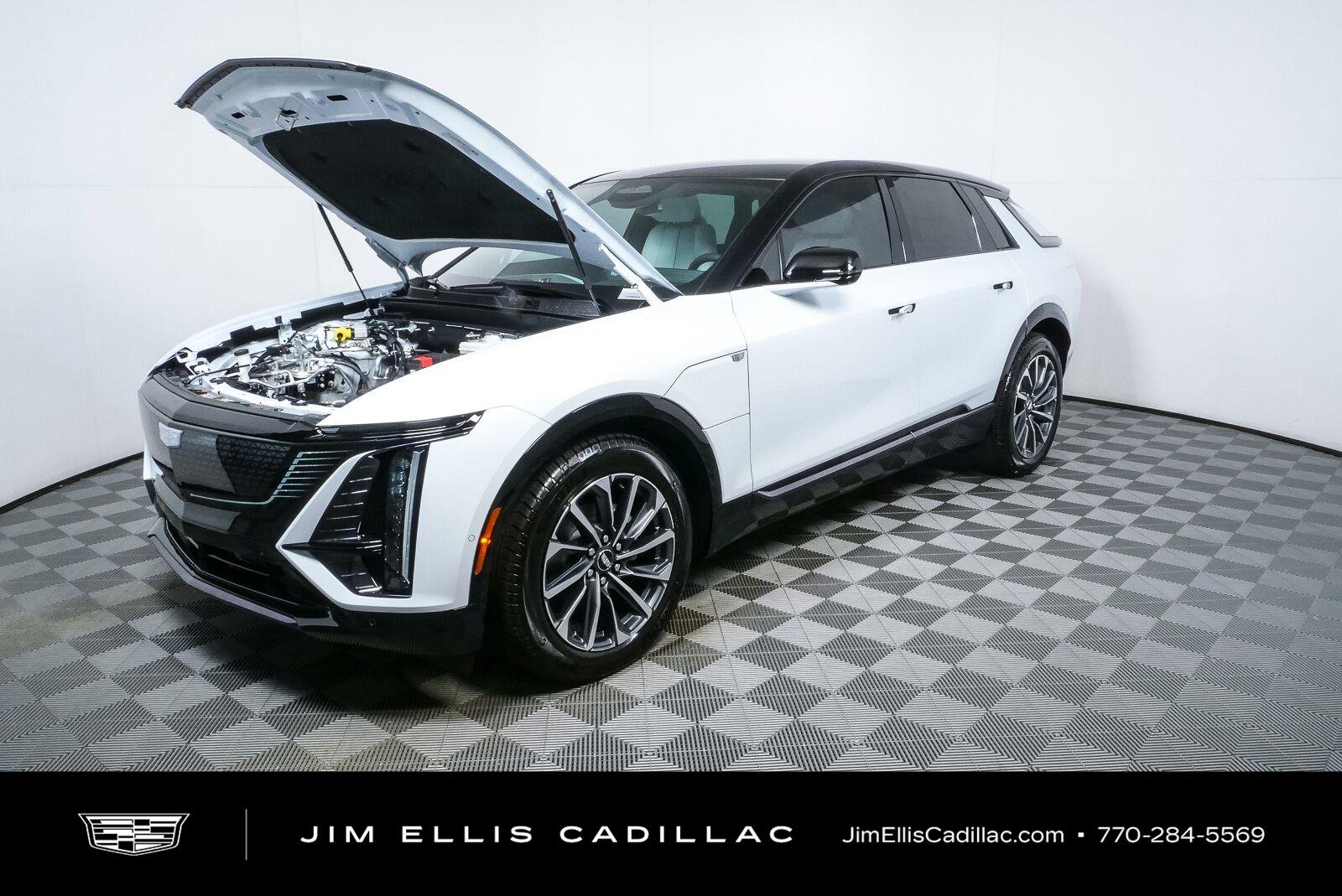 New 2027 Vibrant White Tricoat Cadillac Sport image 33