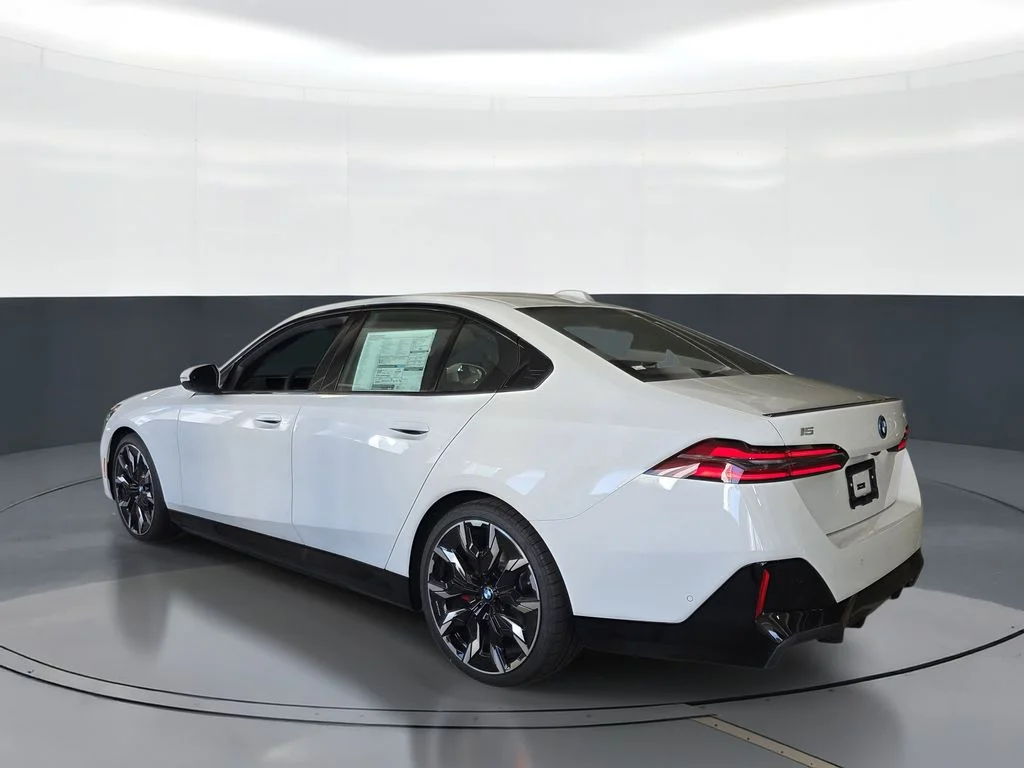 New 2026 White BMW eDrive40 image 4