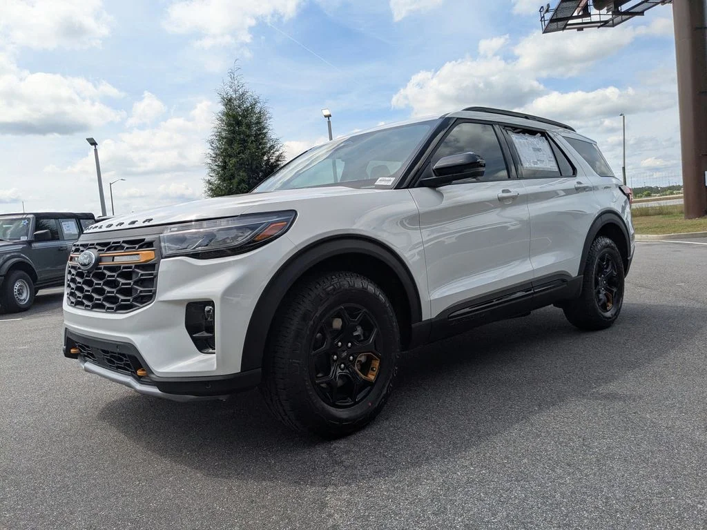 New 2026 Star White Metallic Tri-Coat Ford Tremor image 8