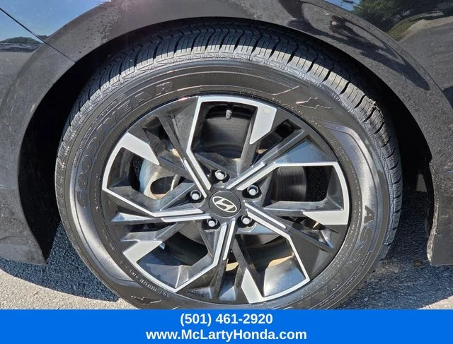 Used 2024 Onyx Black Hyundai SEL image 19