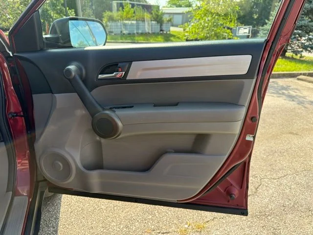 Used 2011 Red Honda SE image 29