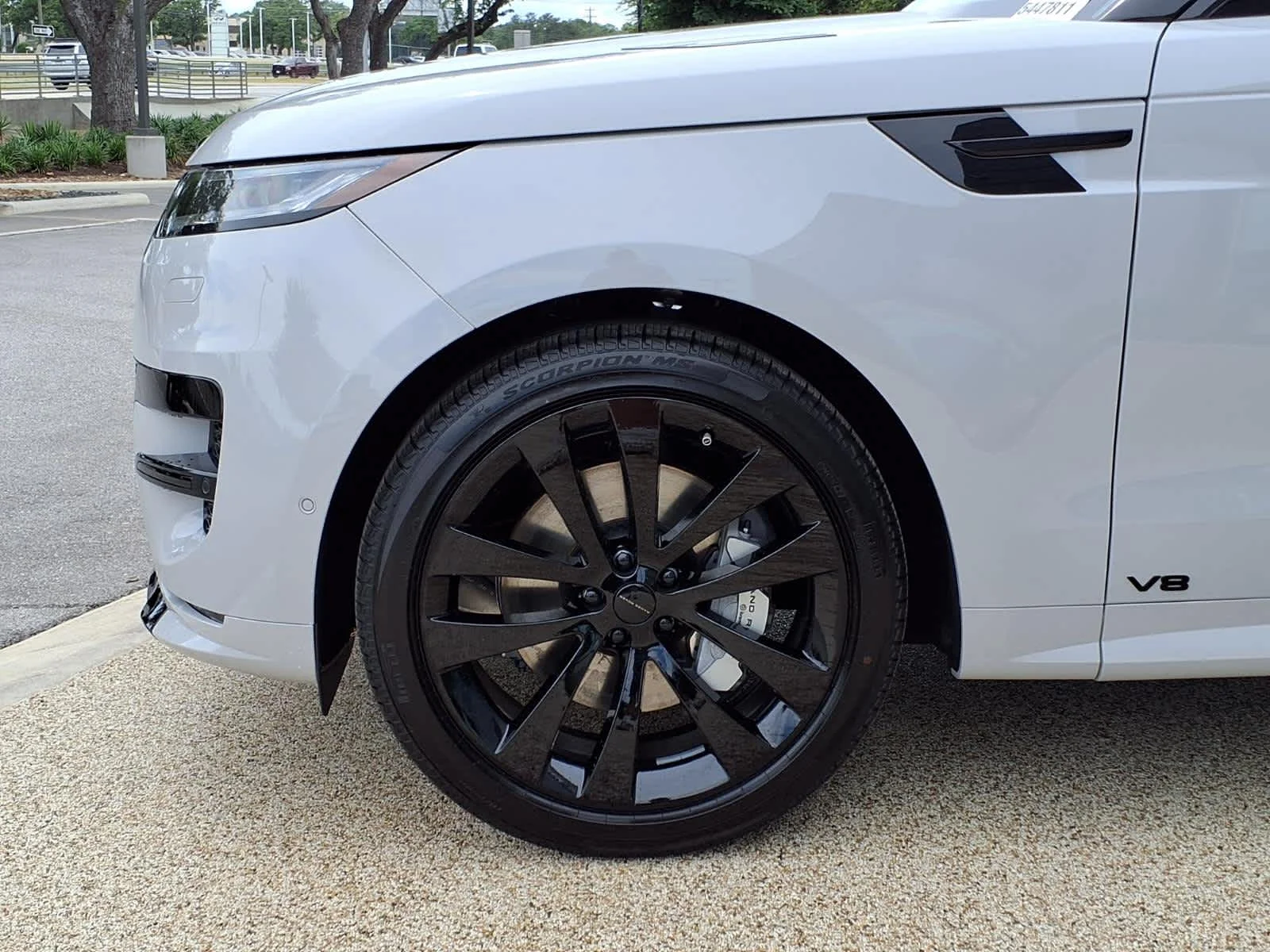 New 2026 Borasco Grey Land Rover Dynamic SE image 4