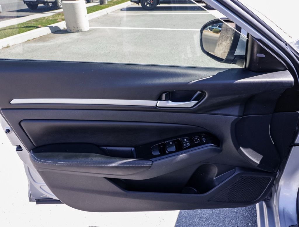 Used 2025 Silver Nissan 2.5 SL image 12