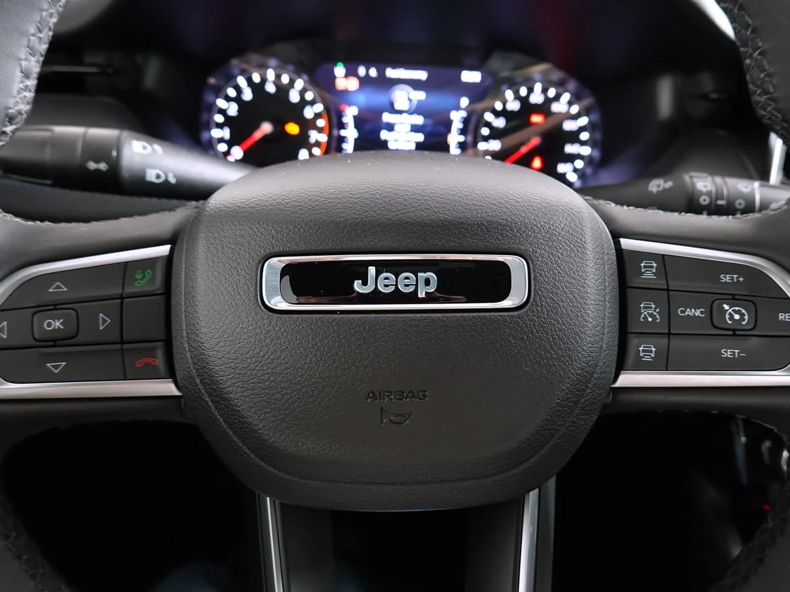 New 2026 Diamond Black Crystal Pearl-Coat Exterior Paint Jeep Limited Altitude image 25