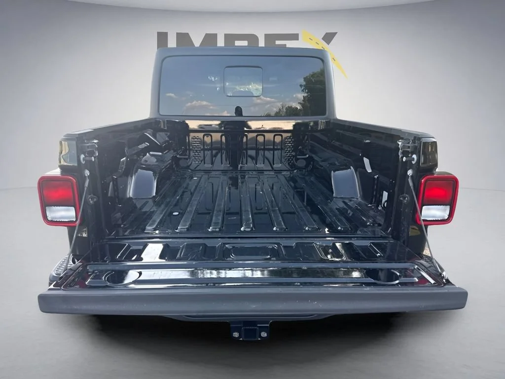 Used 2023  Jeep Mojave image 25