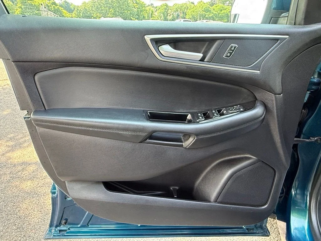 Used 2020 Green Ford SEL image 24