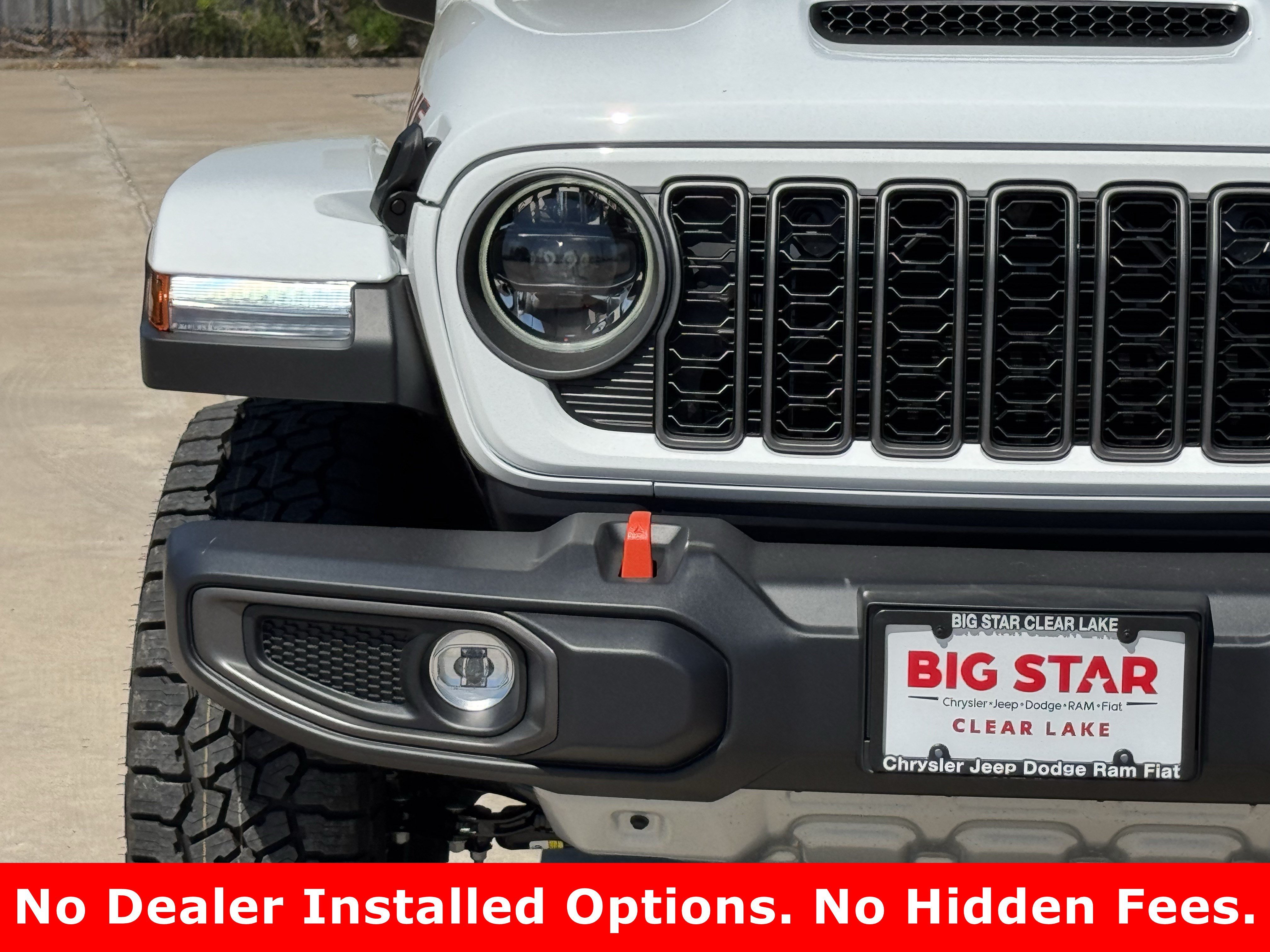 New 2026 Bright White Clear-Coat Exterior Paint Jeep Mojave image 5
