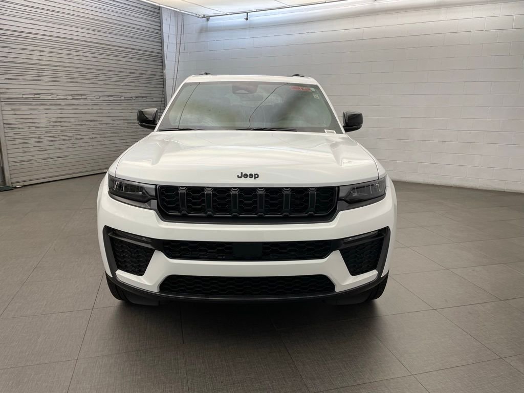 New 2026 Bright White Clear-Coat Exterior Paint Jeep Limited image 6