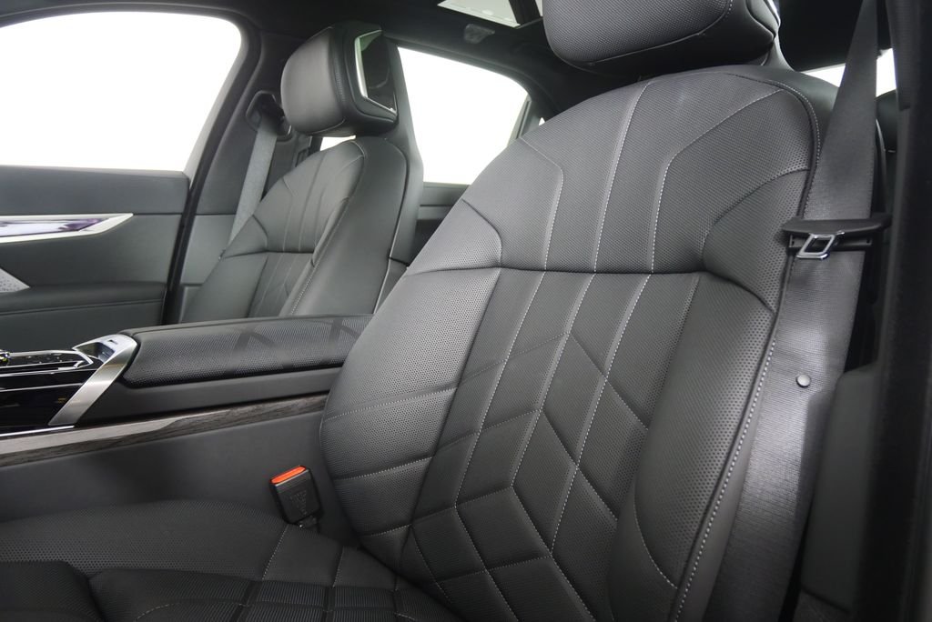 New 2026 Oxide Grey Metallic BMW xDrive60 image 11