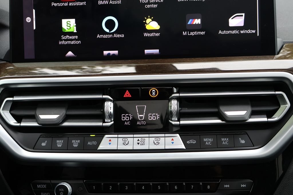 Used 2024  BMW xDrive30i image 18
