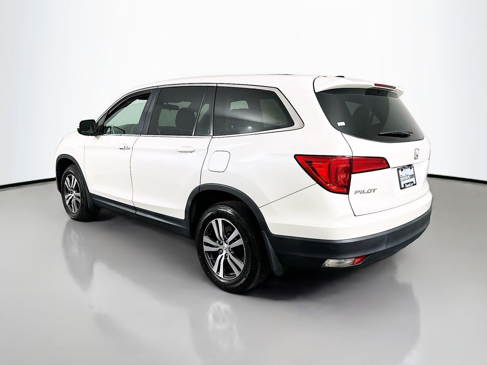 Used 2018 White Diamond Pearl Honda EX image 5