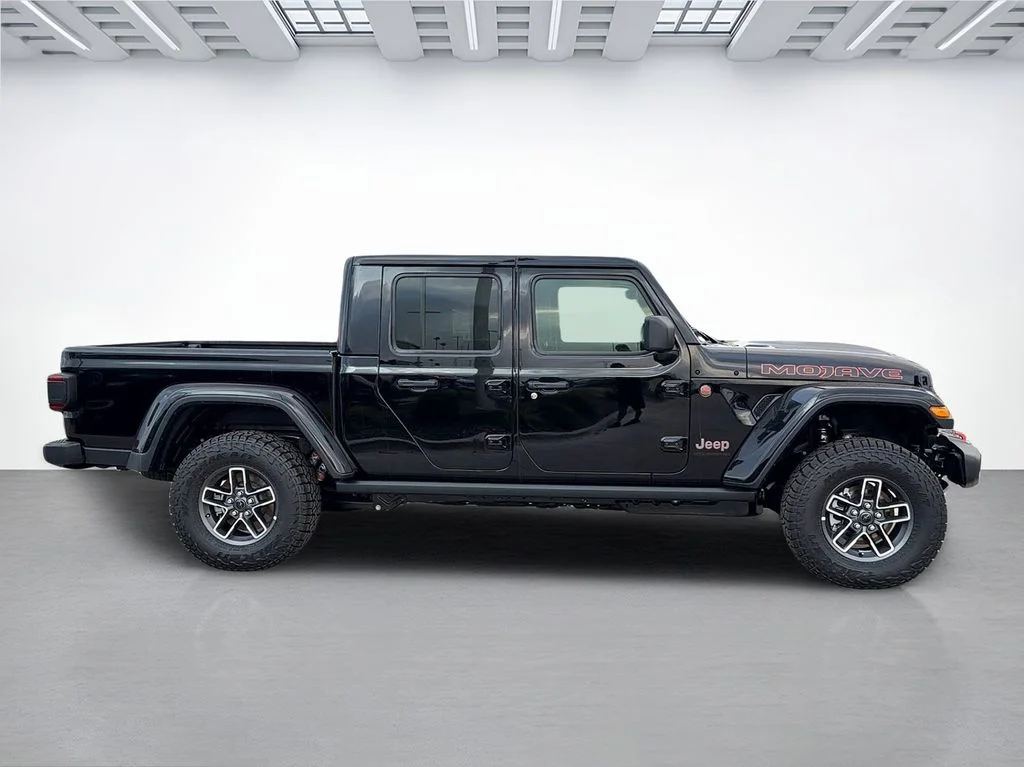 New 2026 Black Clear-Coat Exterior Paint Jeep Mojave X image 2