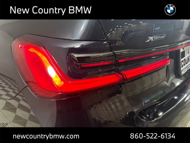 Used 2022 Black Sapphire Metallic BMW 750i xDrive image 31