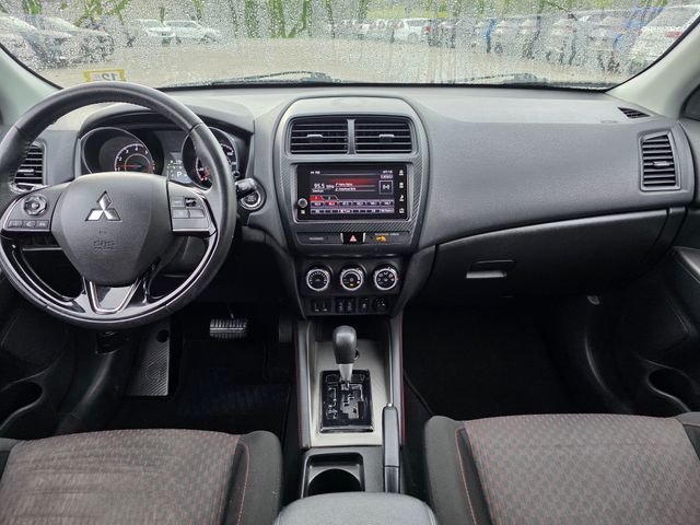 Used 2019 Black Mitsubishi 2.0 SE image 21