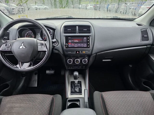Used 2019 Labrador Black Metallic Mitsubishi 2.0 SE image 21