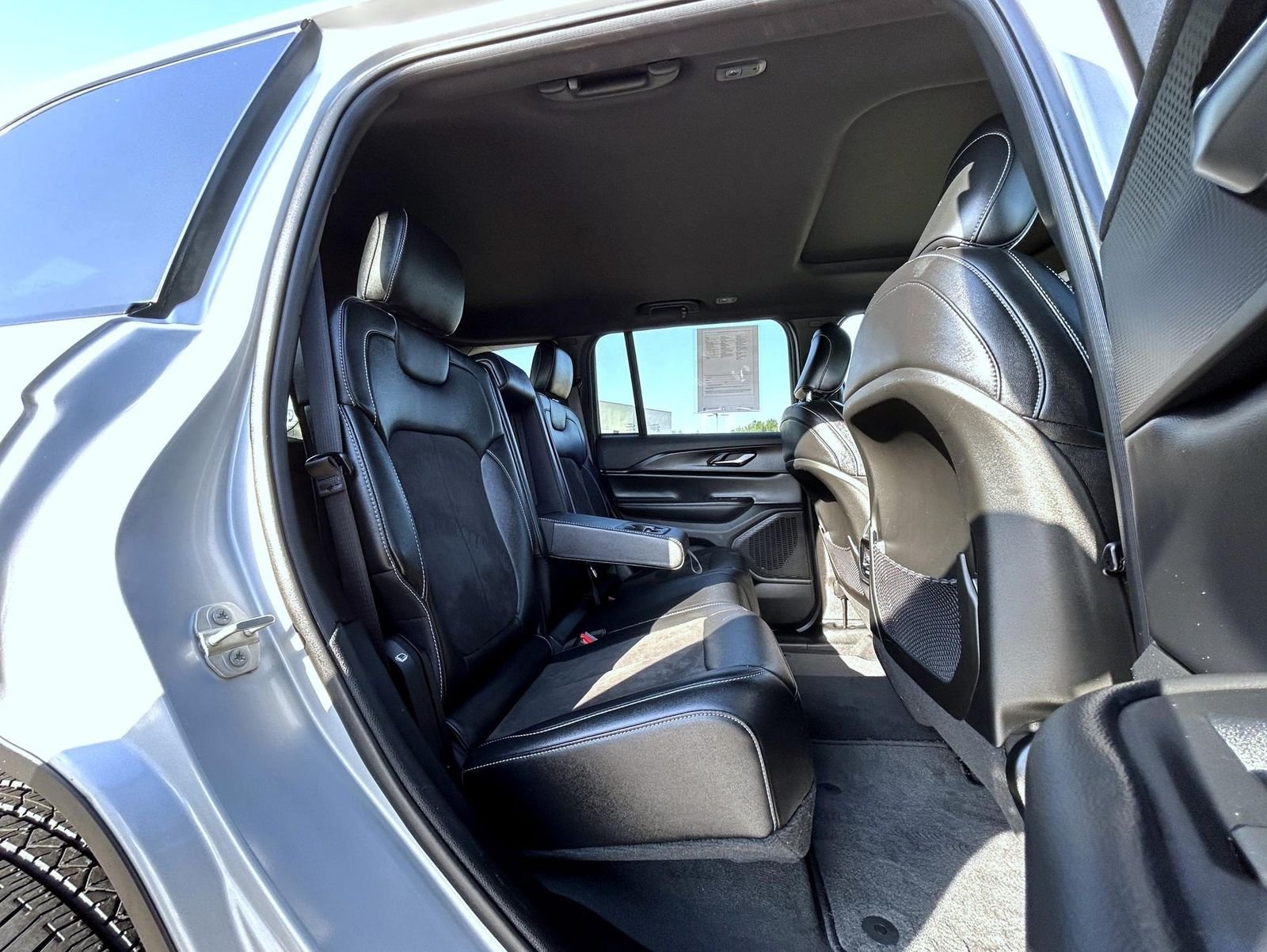Used 2023 Silver Jeep Altitude X image 18