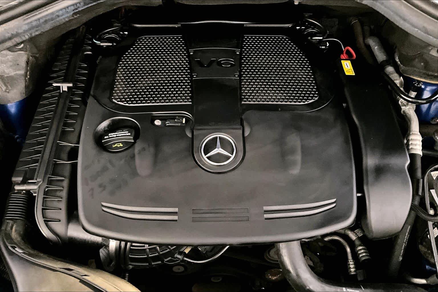 Used 2018 Brilliant Blue Metallic Mercedes-Benz GLE 350 image 31