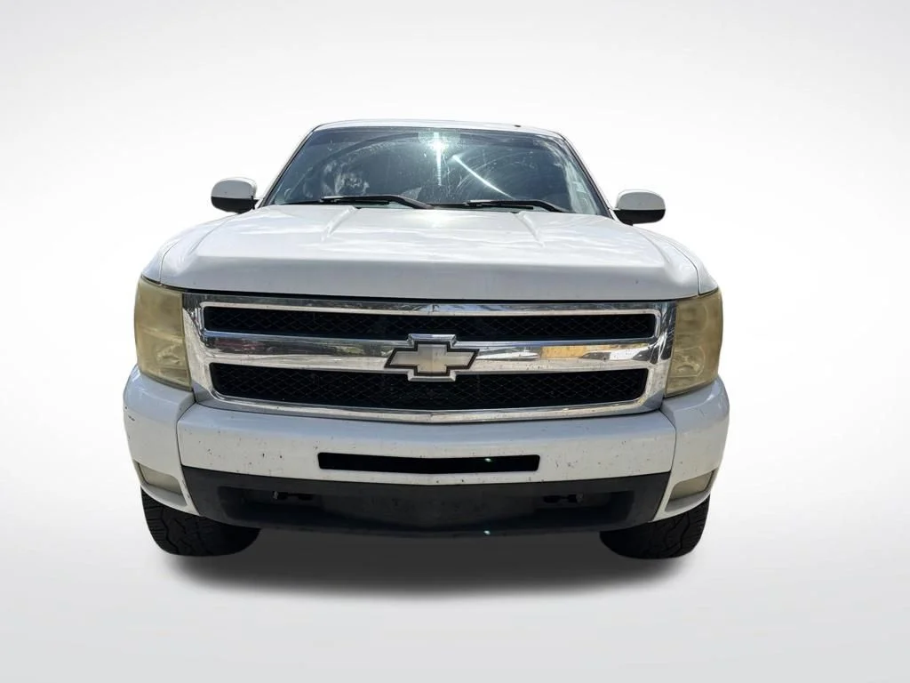 Used 2009 Summit White Chevrolet LTZ image 3