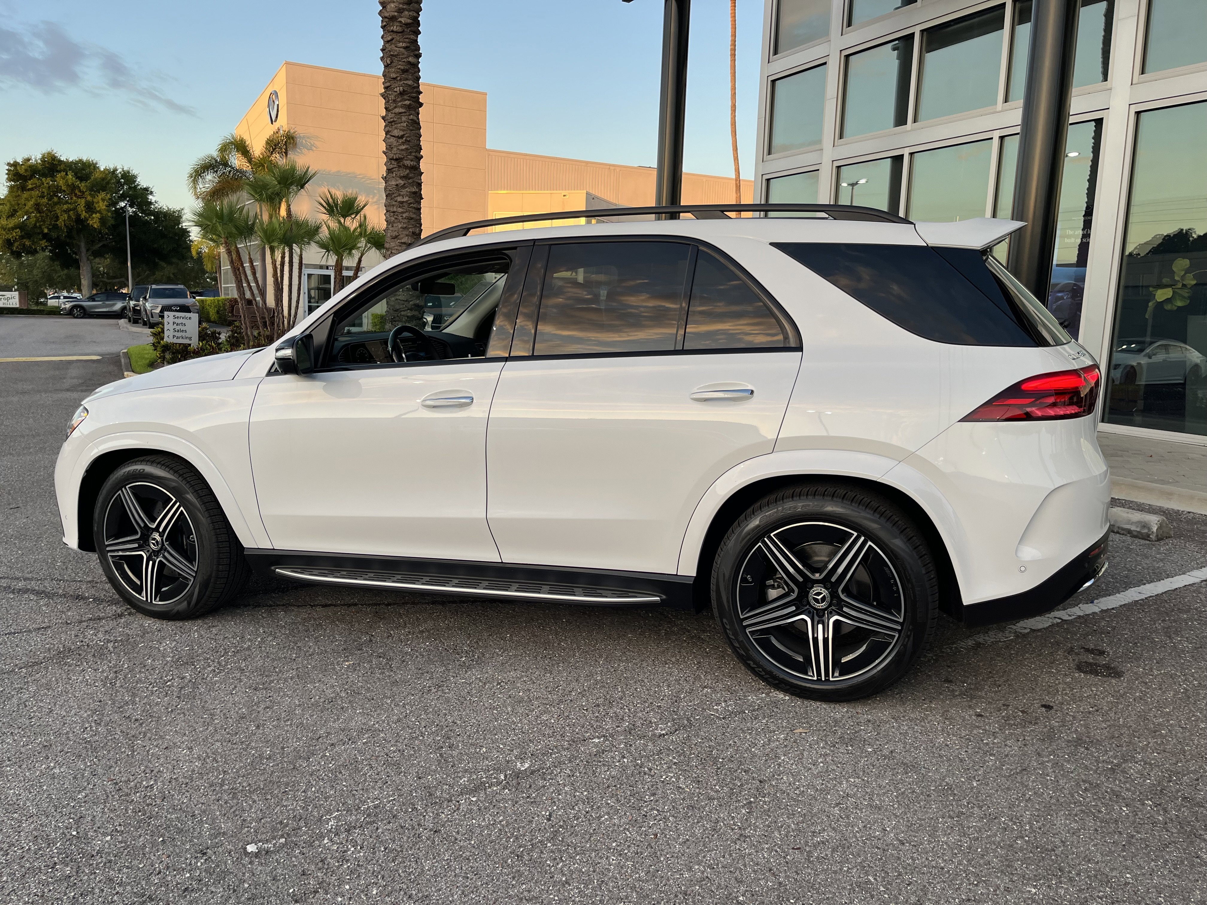 New 2026 MOONLIGHT WHITE Mercedes-Benz GLE 450 image 4