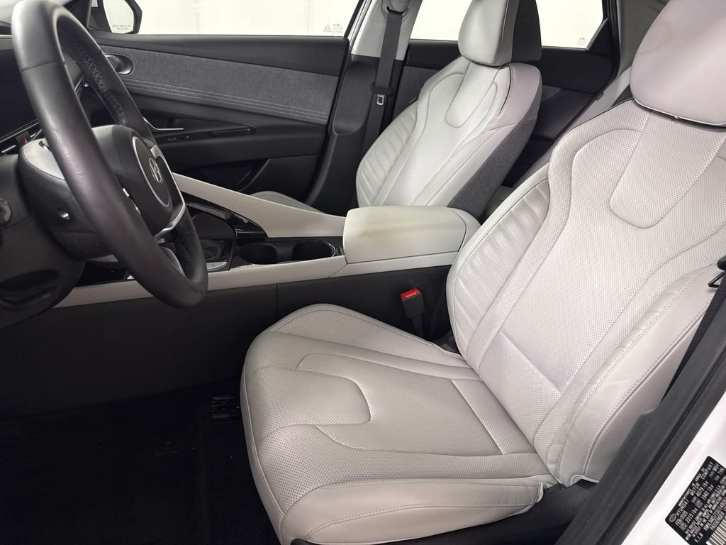 2025 Hyundai Elantra Limited - Photo 13