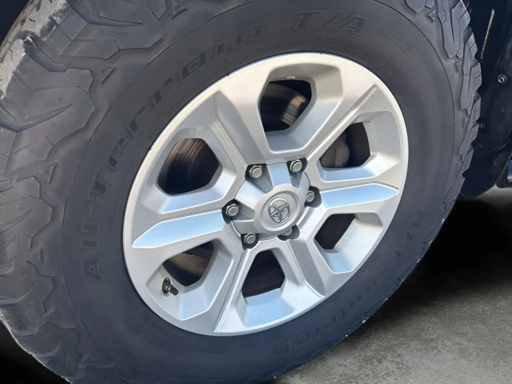 Used 2016 Midnight Black Metallic Toyota SR5 image 37