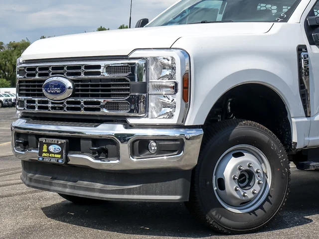 2026 Ford Super Duty F-350 DRW 9' Hauler Flatbed