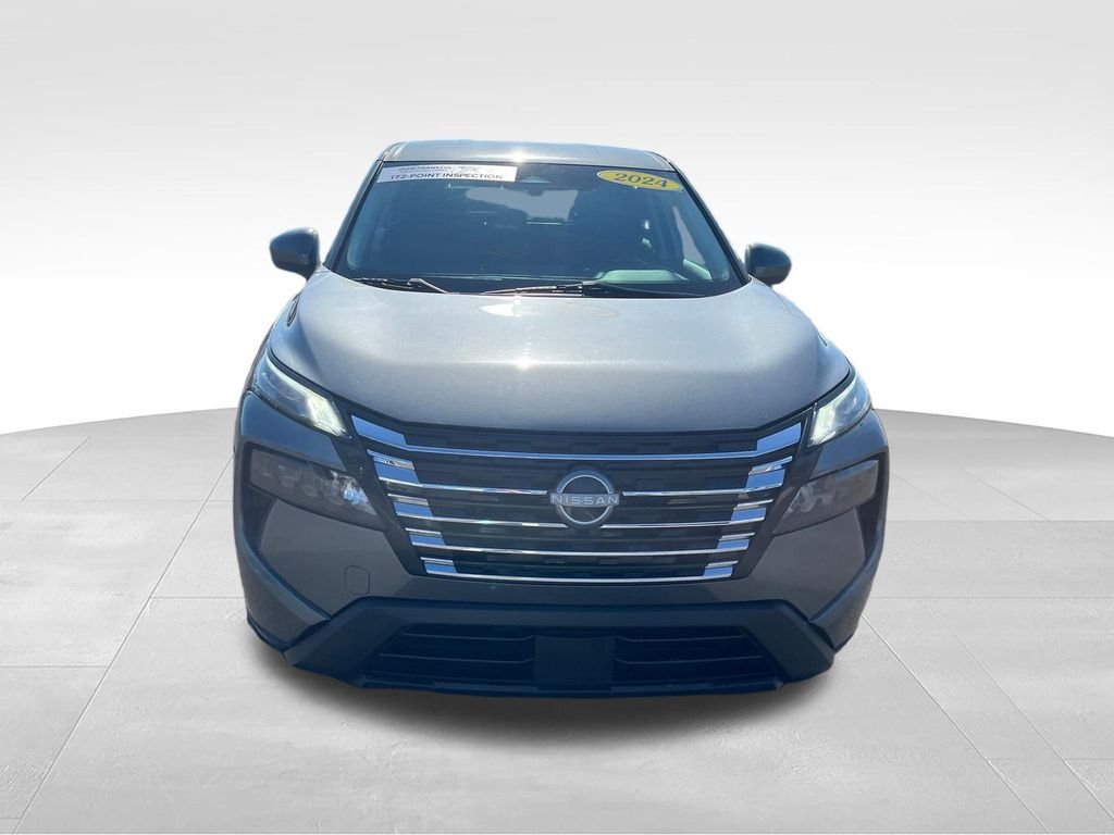 Used 2024 Gray Nissan SV image 8