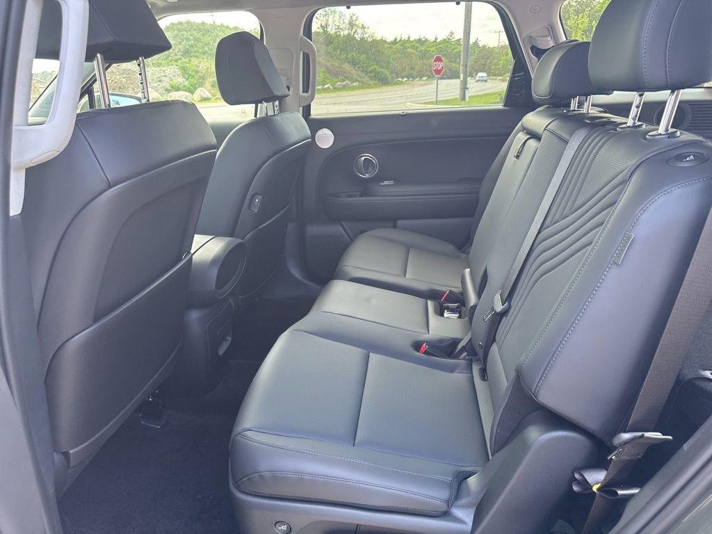 New 2026 Silver Hyundai SEL 8P image 27