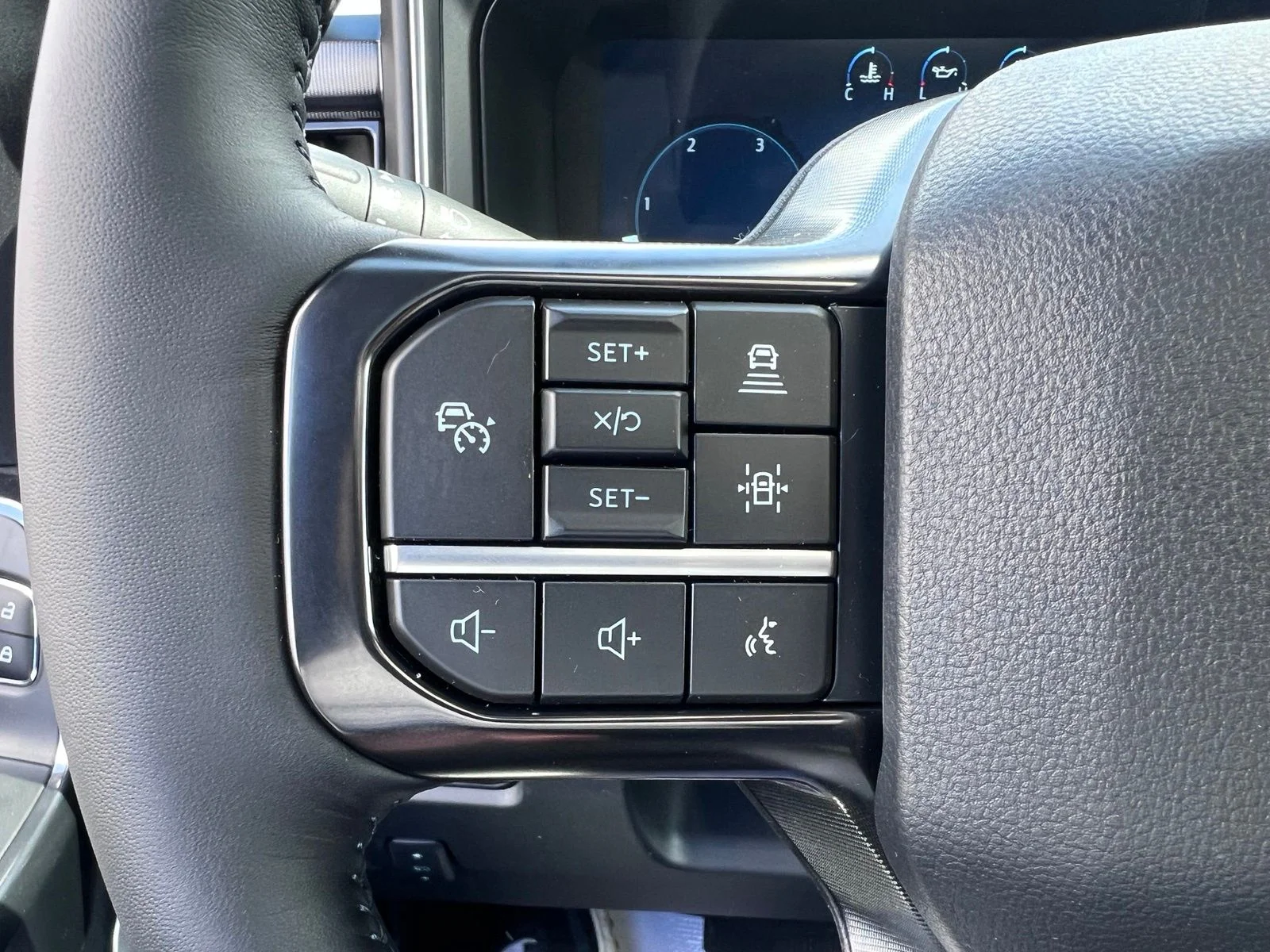 New 2026 Star White Metallic Tri-Coat Ford F-350® Platinum® image 36