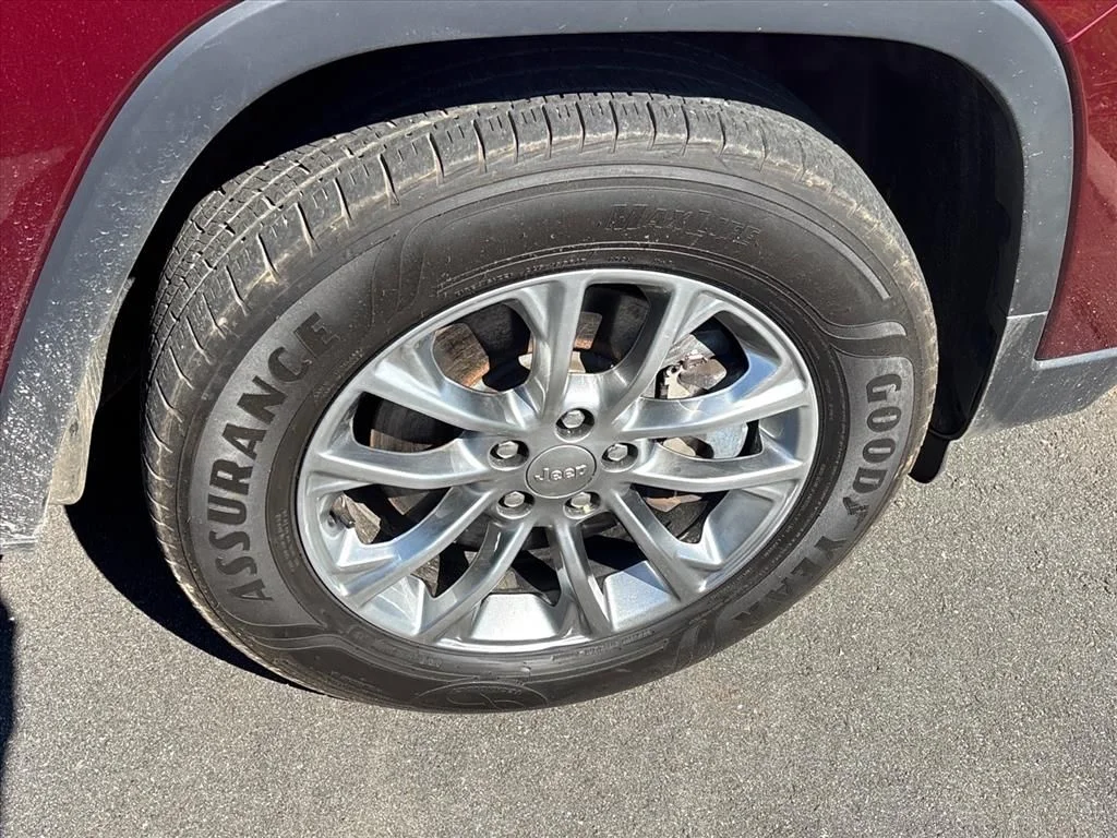 Used 2019 Red Jeep Latitude Plus image 6