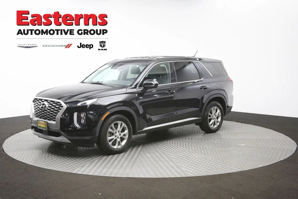 Used 2022 Black Hyundai SE image 58