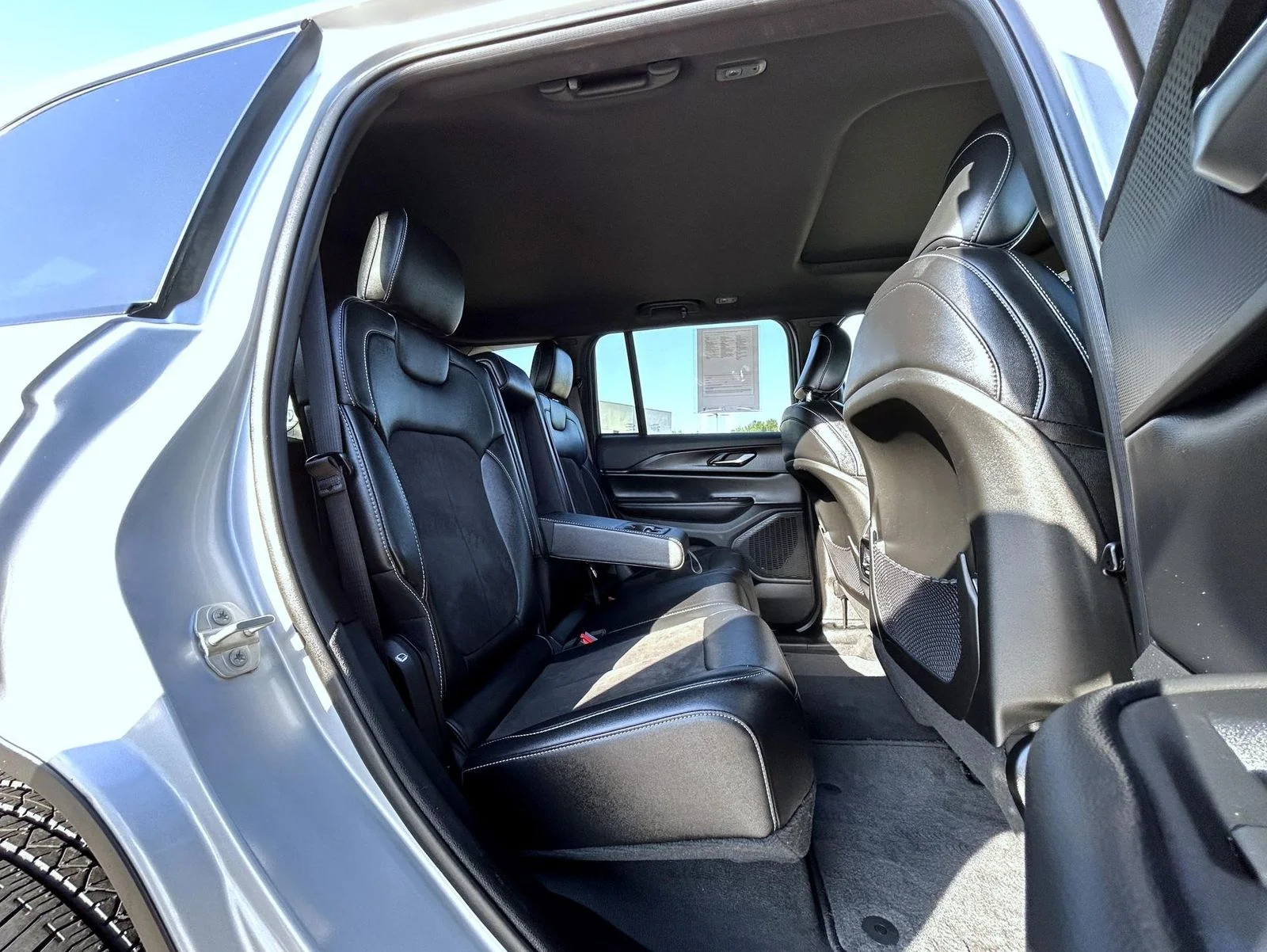 Used 2023 Silver Jeep Altitude X image 18