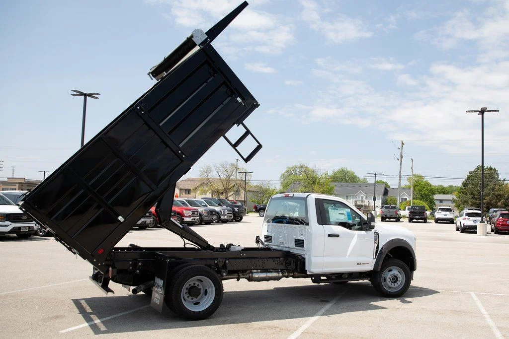 2025 Ford F-550 Super Duty Chassis Cab XL - Photo 17