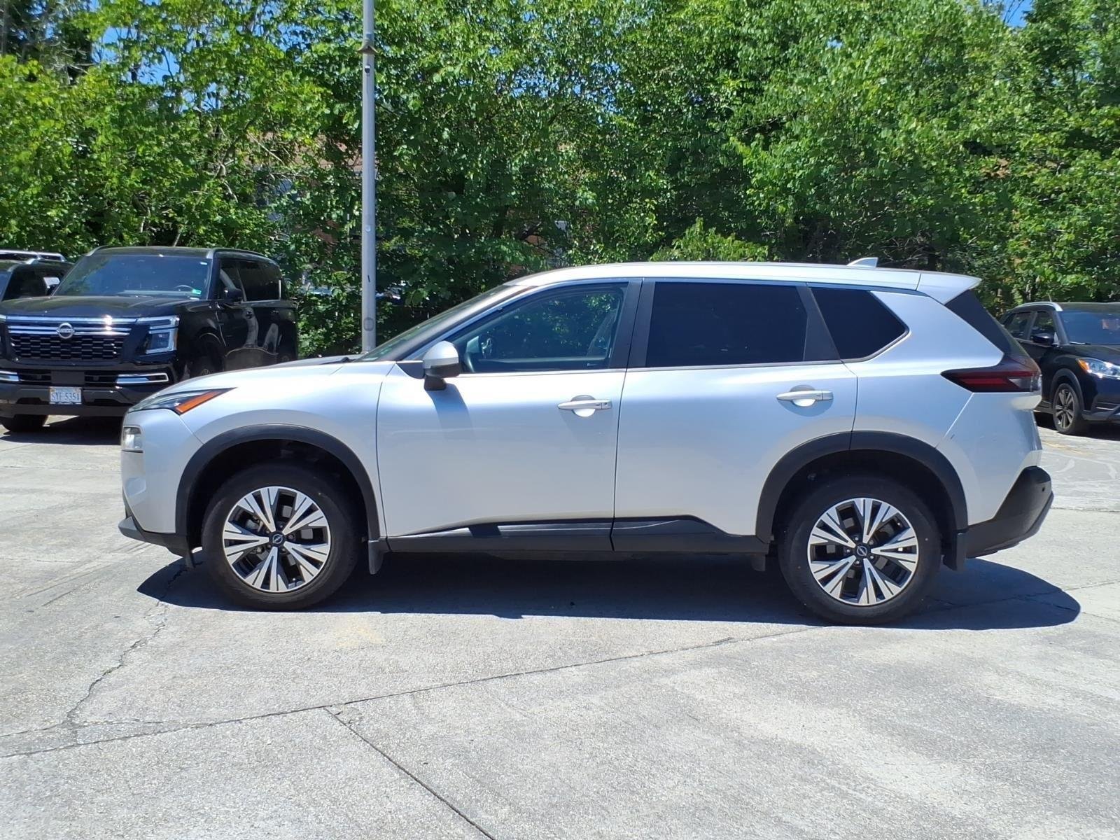 Used 2022 Brilliant Silver Metallic Nissan SV image 3