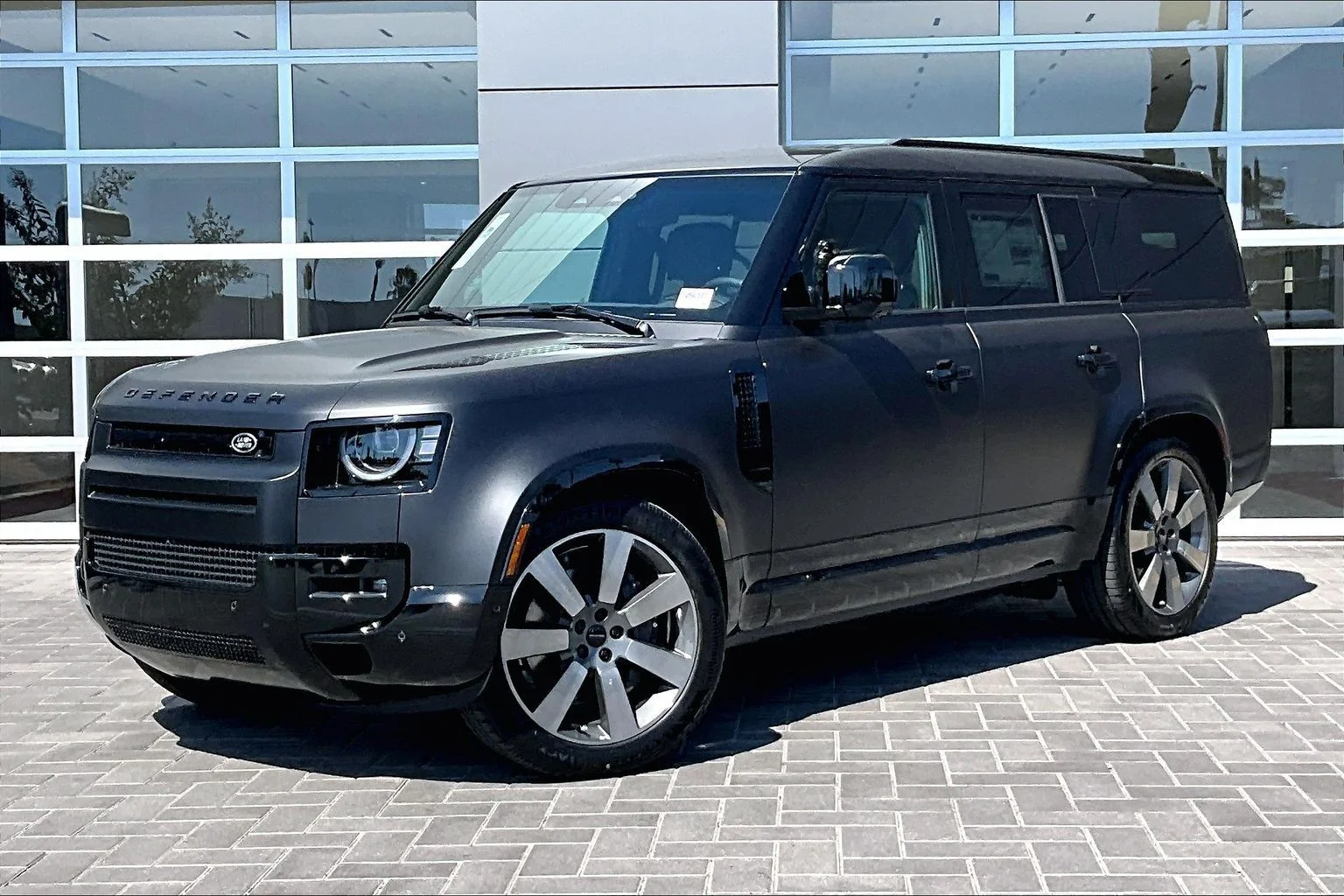 New 2026 Santorini Black Land Rover X-Dynamic SE image 1