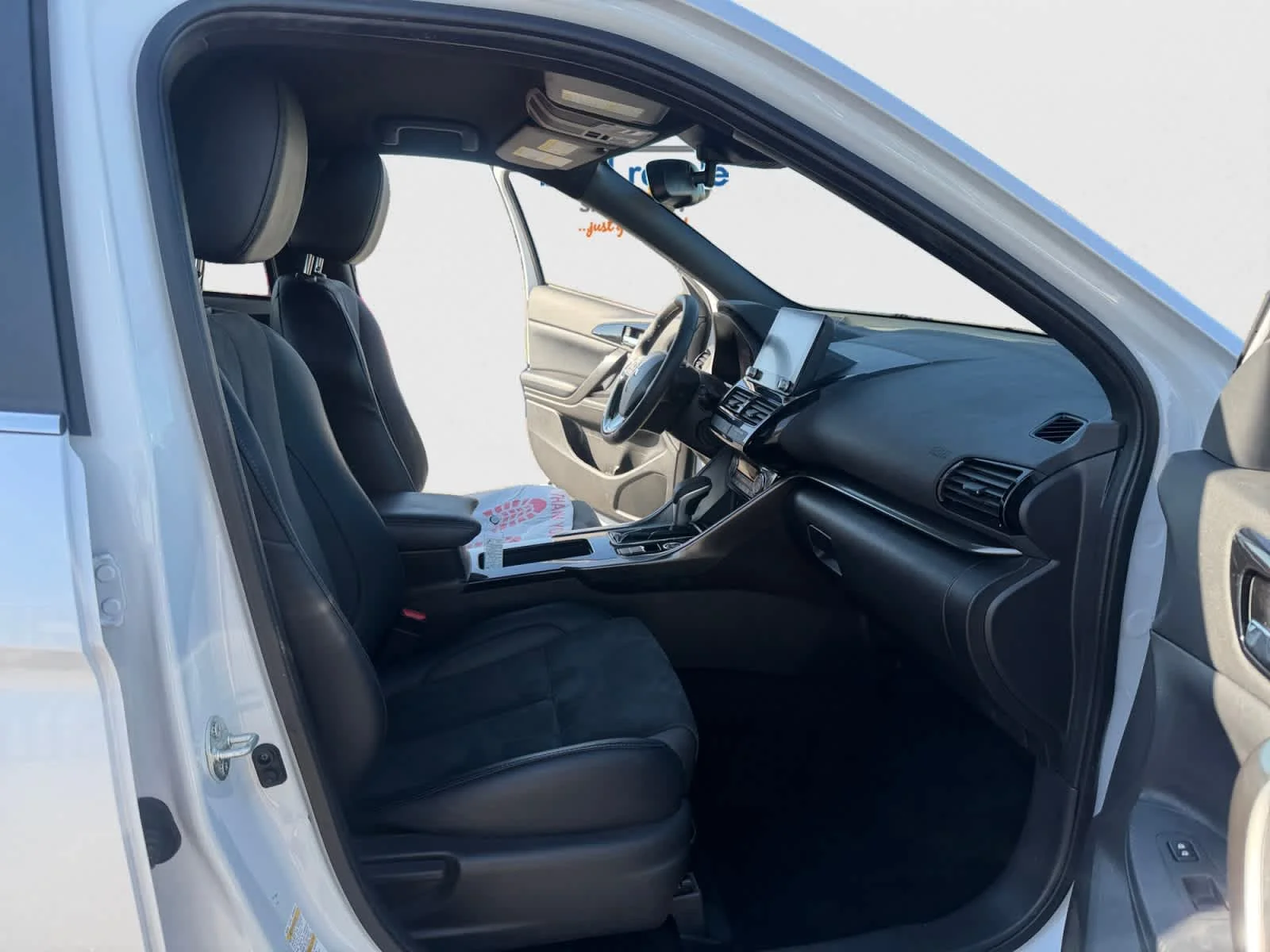 Used 2025 White Diamond Mitsubishi Black Edition image 19