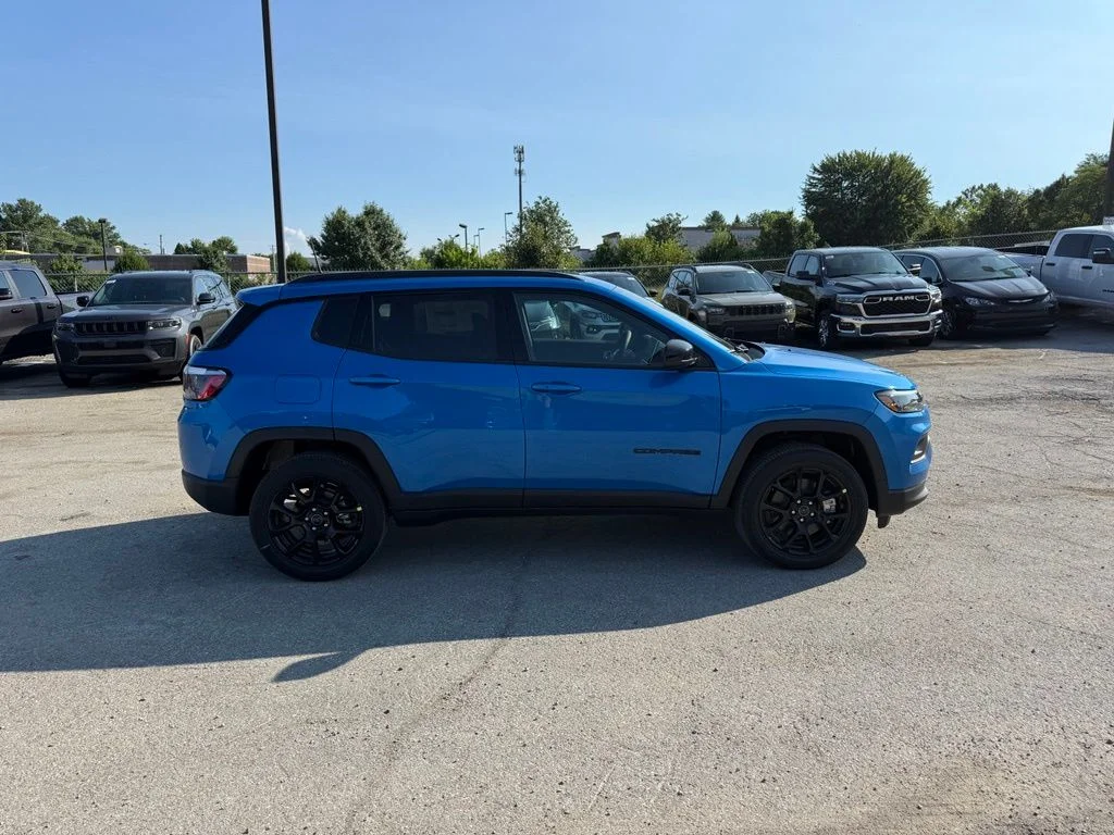 New 2026 Hydro Blue Pearl-Coat Exterior Paint Jeep Latitude image 5