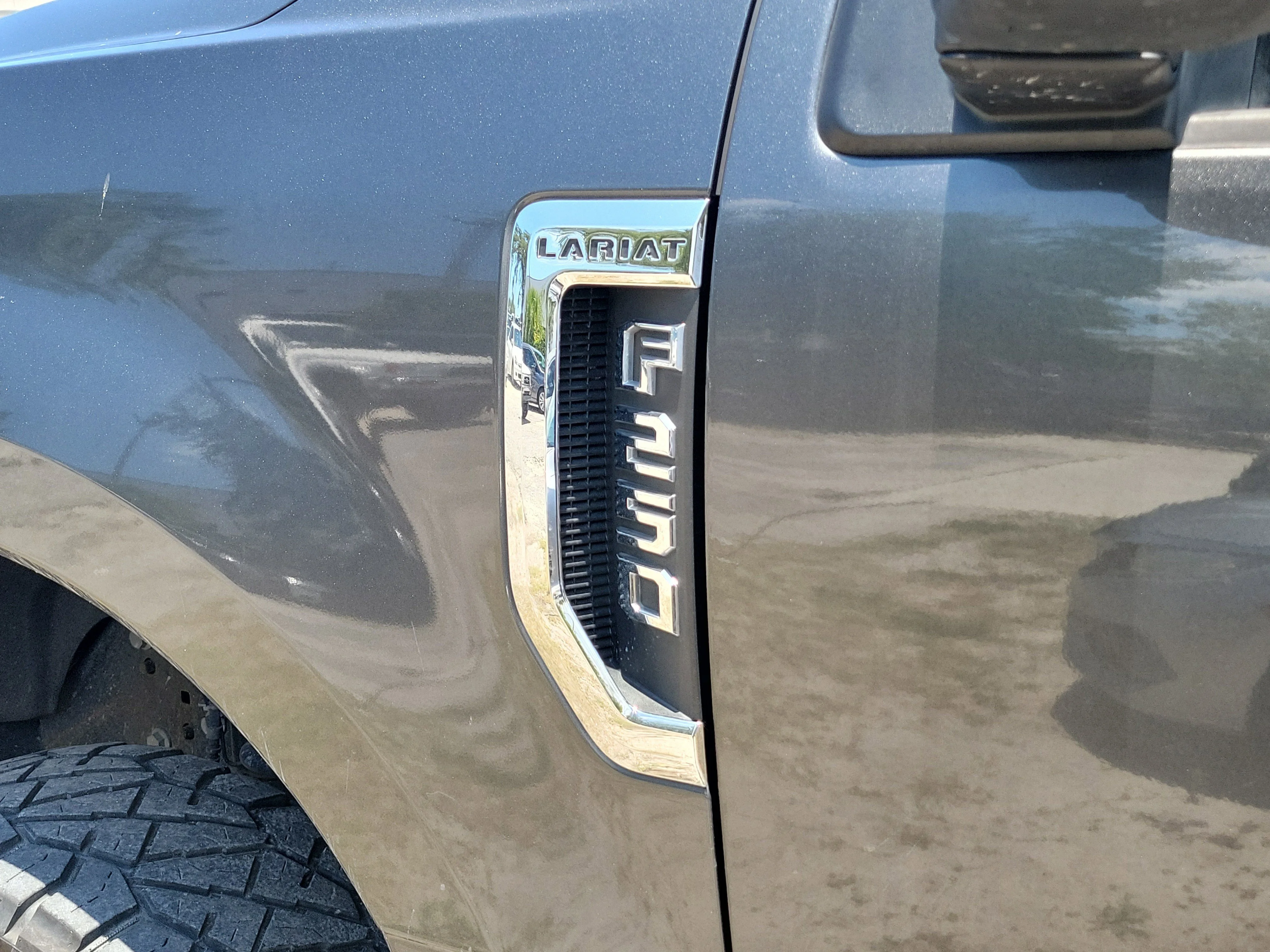 Used 2017 Magnetic Ford Lariat image 4
