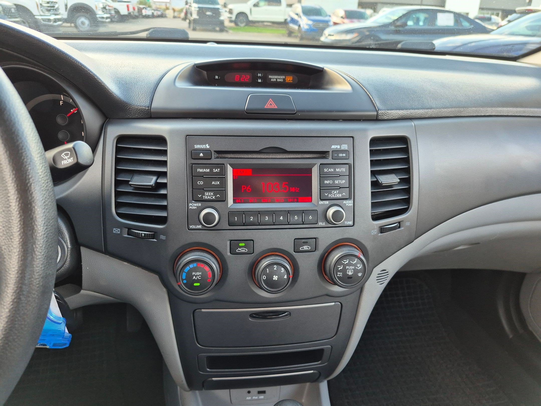 Used 2010 White Kia LX image 23
