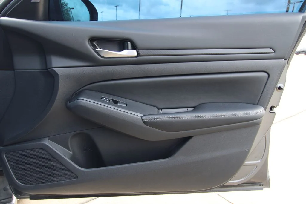 Used 2024 Gray Nissan 2.5 SV image 37