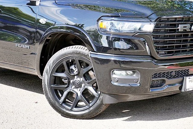 New 2026 Diamond Black Crystal Pearl-Coat Exterior Paint RAM Laramie image 4