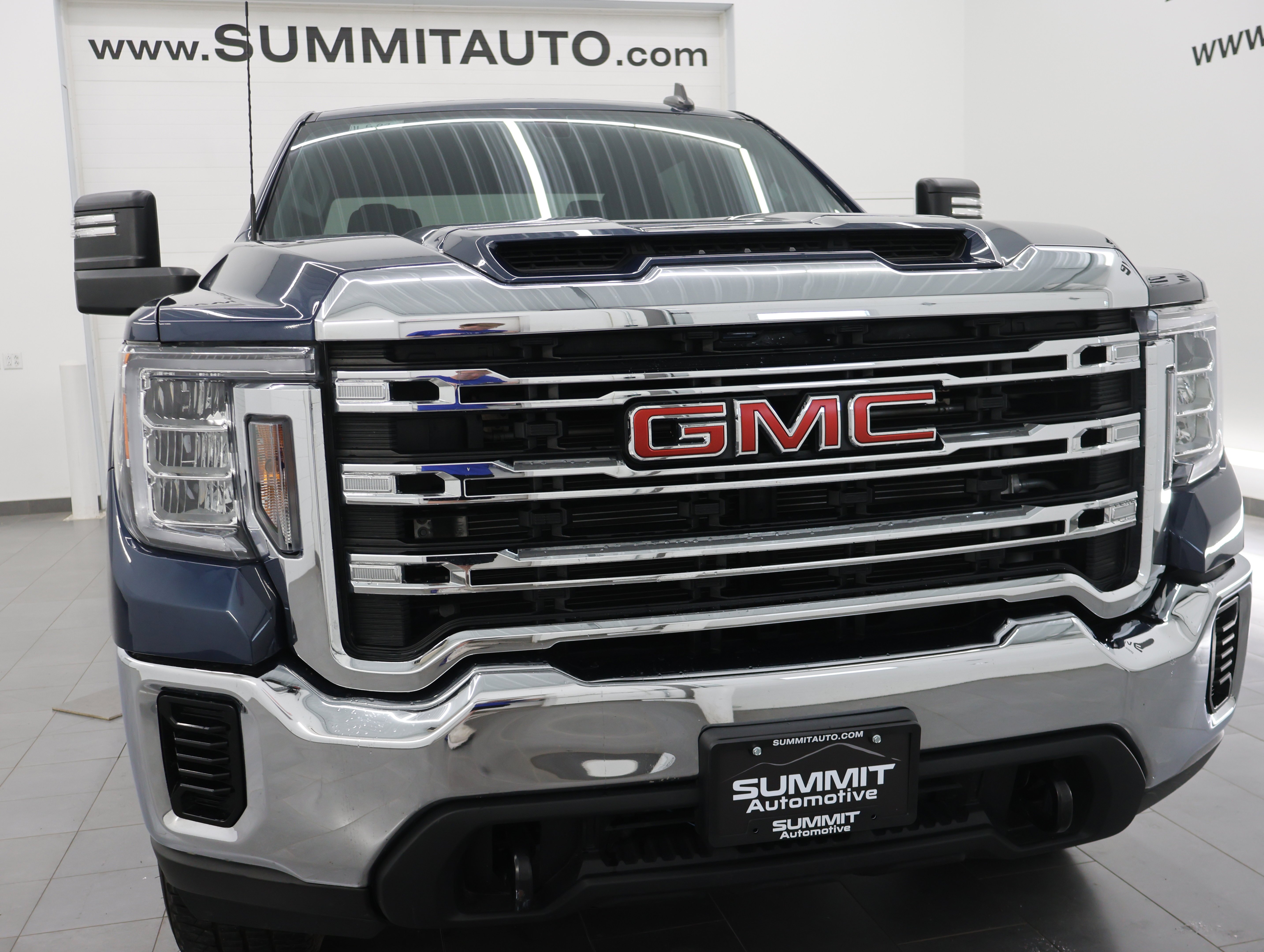 Used 2023 Pacific Blue Metallic GMC 4x4 Crew Cab SLE: CREW-SHORT-SLE-6.6L DIESEL-4WD-BACKUP CAM image 21